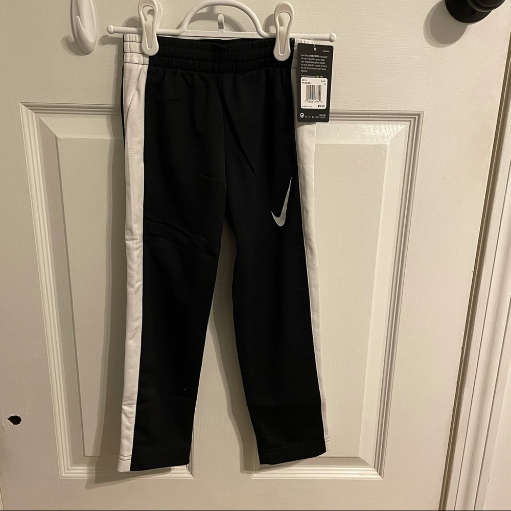 BOYS SIZE 5 NIKE PANTS